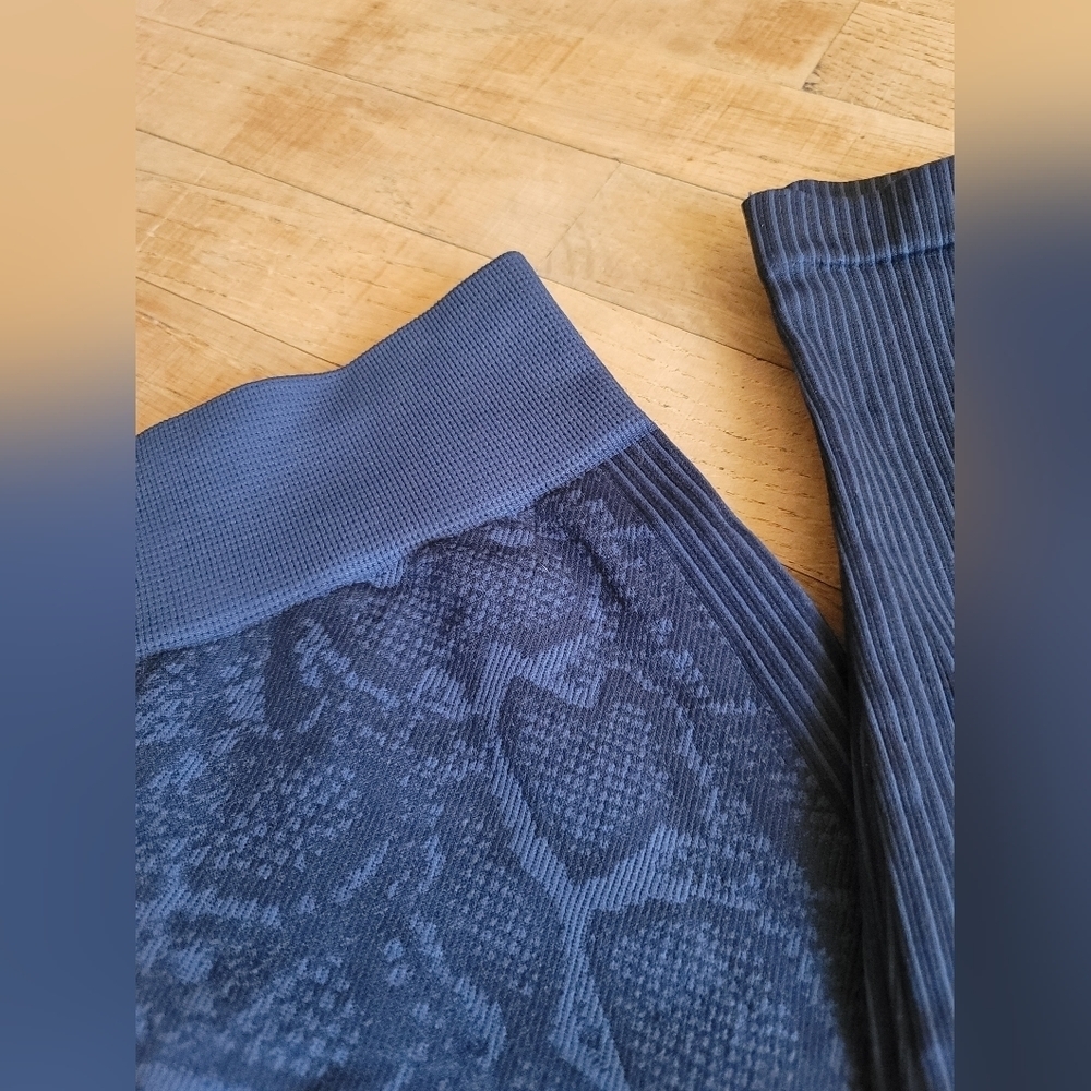NIKIBIKI Snake Print Seamless Leggings - Picture 7 of 8